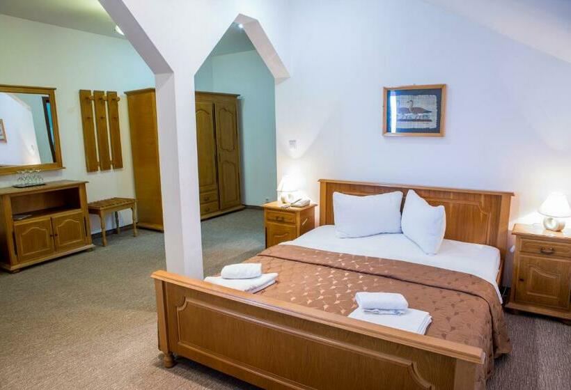 سوییت, Motel Darina