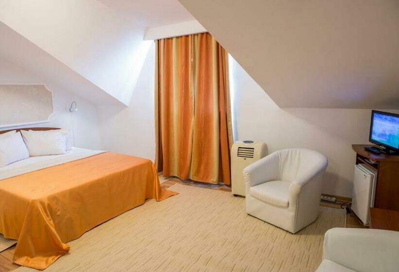 سوییت, Motel Darina