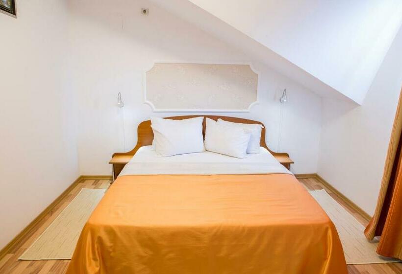 سوییت, Motel Darina