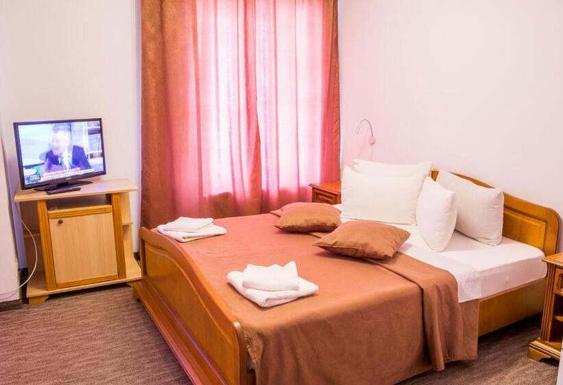 سوییت, Motel Darina