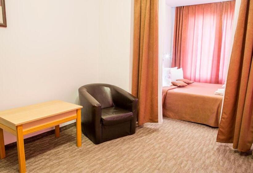 سوییت, Motel Darina