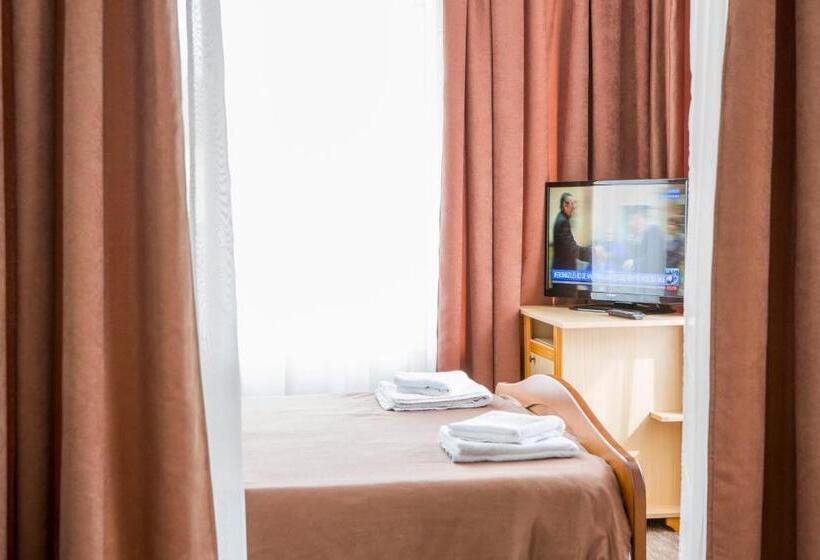 سوییت, Motel Darina
