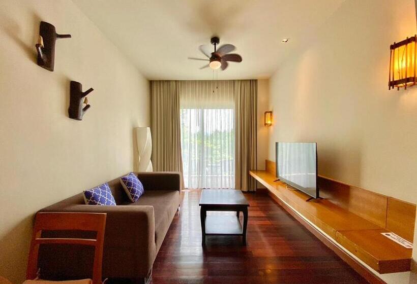 Люкс Вид на Сад, Patravana Resort