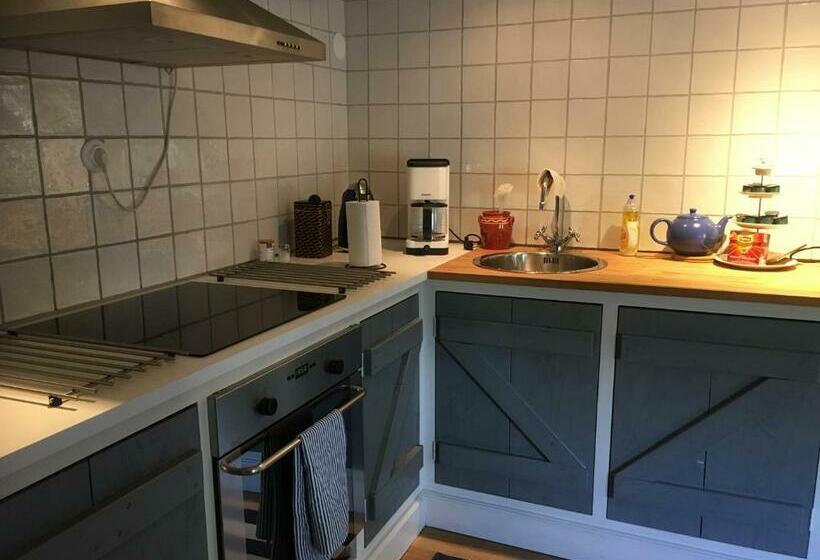 Апартаменты 1 Спальня, One Room Bed & Breakfast