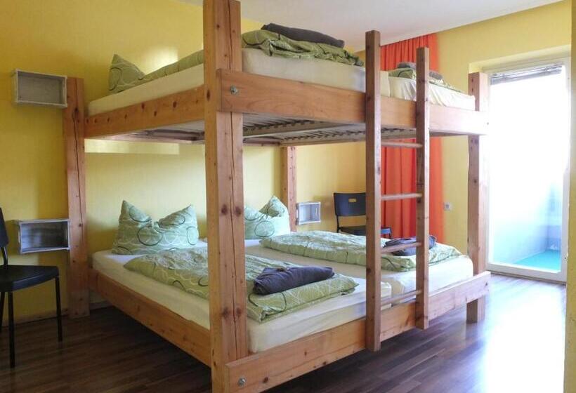 Четырехместный Номер Стандарт с Балконом, Outdoor Zentrum Allgäu  Hostel