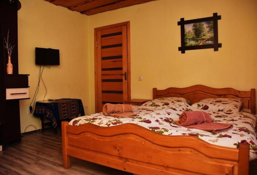 Номер Стандарт Трехместный, Guest House Mandrivnyi Rooms&apartments