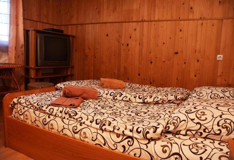 Дом 3 Спальни, Guest House Mandrivnyi Rooms&apartments