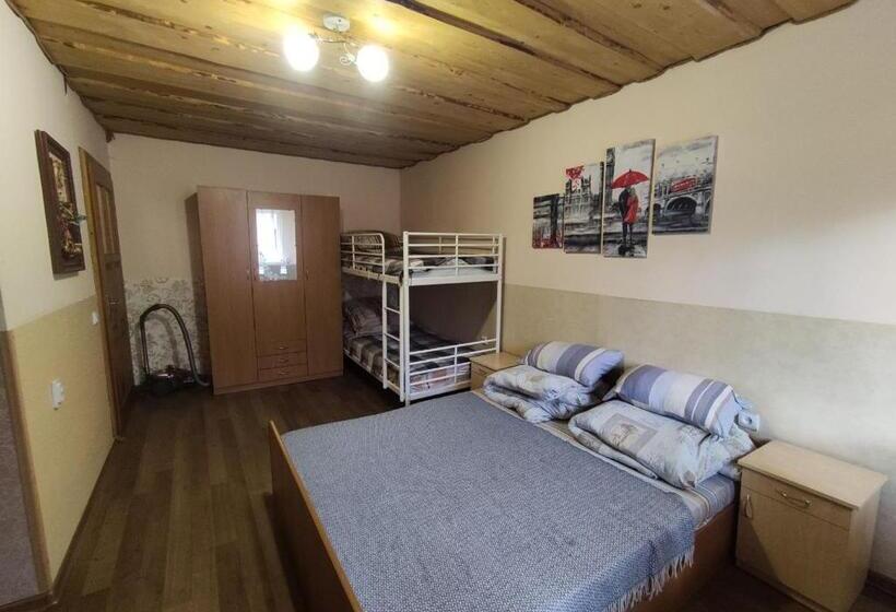Семейное Студио, Guest House Mandrivnyi Rooms&apartments