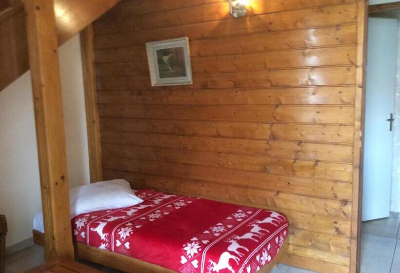 Номер Стандарт с Балконом, Chambres D'hôtes Les Templiers