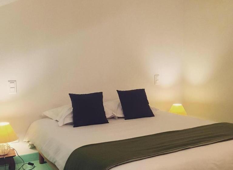 Номер Стандарт Трехместный, Chambres D'hôtes Les Templiers