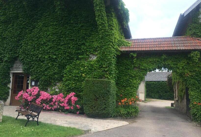 Четырехместный Номер Стандарт с Балконом, Chambres D'hôtes Les Templiers