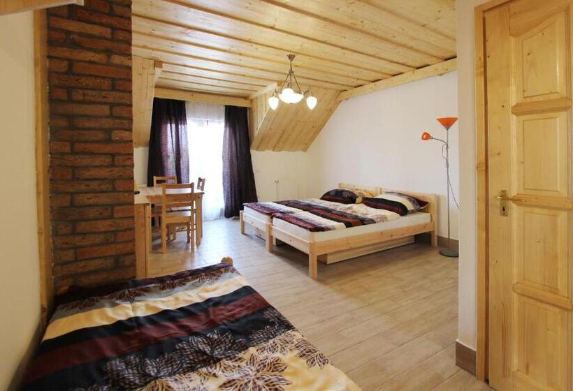 اتاق استاندارد چهارنفره با بالکن, Gesztenyés Vendégház