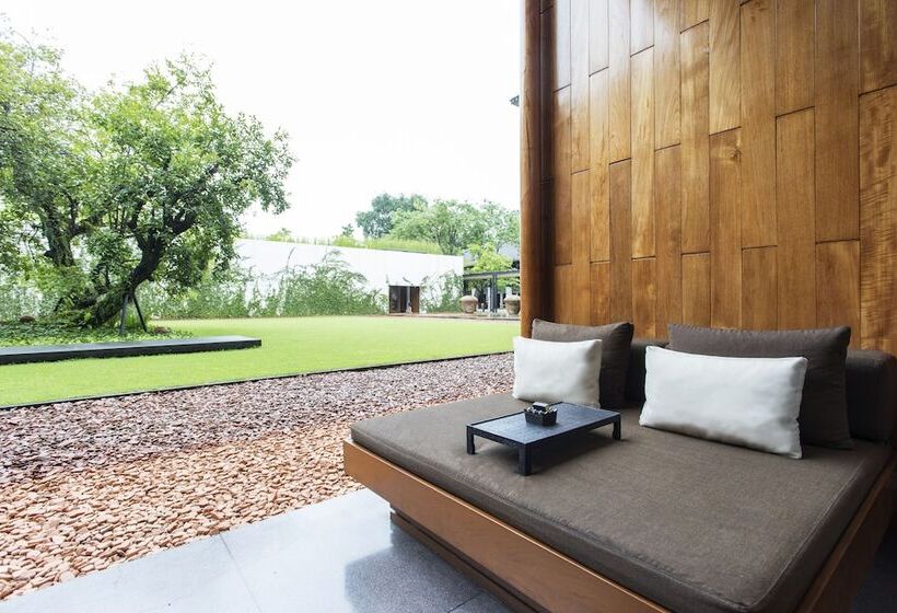اتاق لوکس با چشم‌انداز باغ, Anantara Chiang Mai Resort