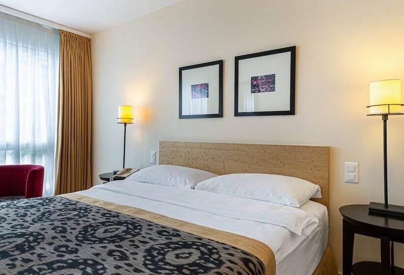 اتاق استاندارد, Jade Manotel
