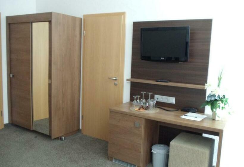 Номер Стандарт с Балконом, Weinhotel Kienle