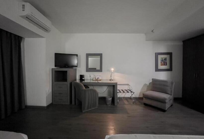 Номер Стандарт 2 Двуспальные Кровати, We Hotel Aeropuerto