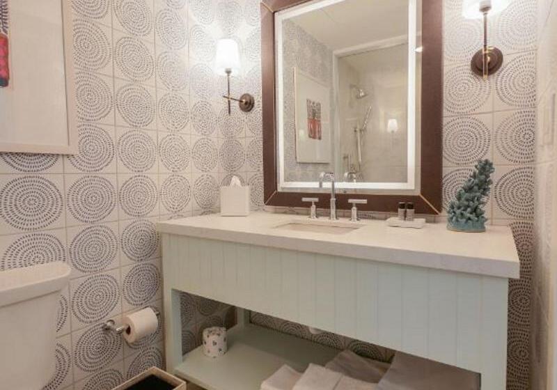 Standard-invahuone King-vuode, Casa Marina Key West, Curio Collection by Hilton