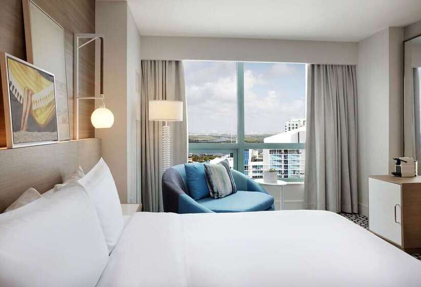 Sviitti King-vuode, Casa Marina Key West, Curio Collection by Hilton