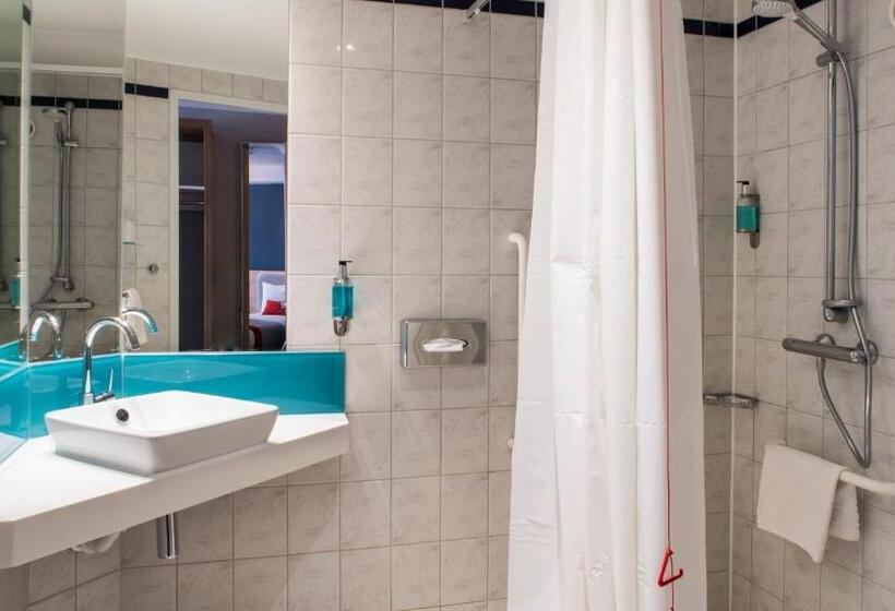 Номер Стандарт Адаптированный для Инвалидов, Holiday Inn Express Oxford Kassam Stadium, An Ihg