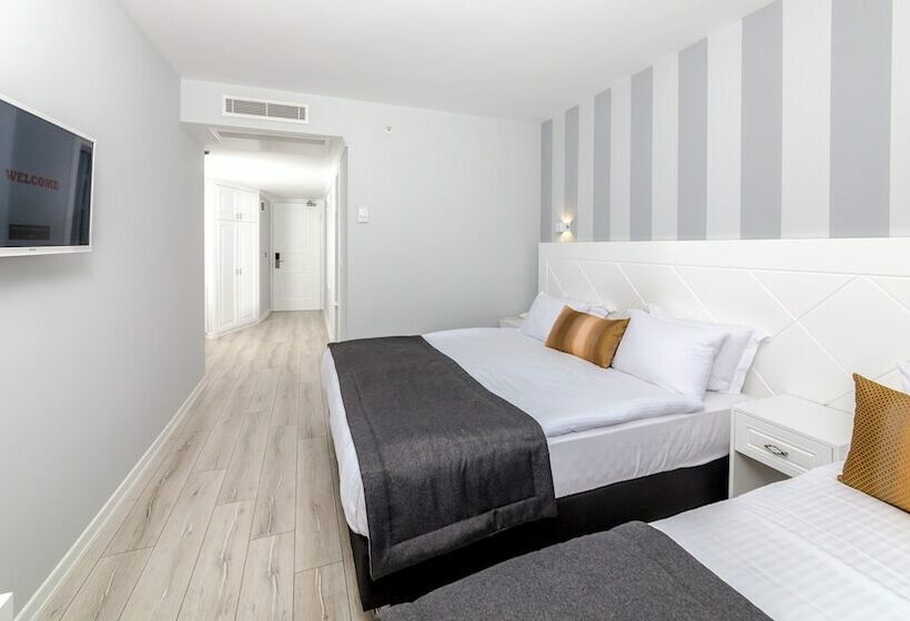 Номер Стандарт Трехместный, Motto Premium Hotel&spa