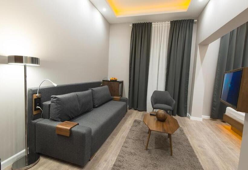 اتاق لوکس خانوادگی, Vila Emilia