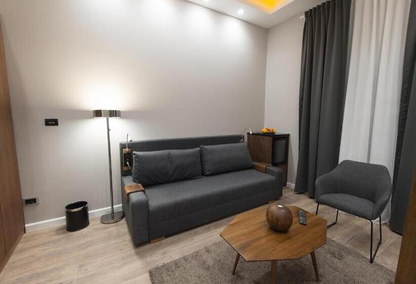 اتاق لوکس خانوادگی, Vila Emilia