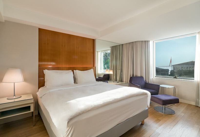 Premium Room Side Sea View, Radisson Blu Bosphorus