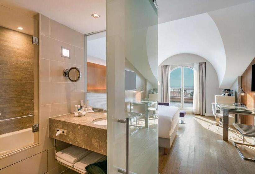 Premium Room Side Sea View, Radisson Blu Bosphorus