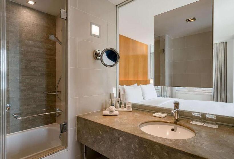 چشم‌اندازهای پهناور سوئیت جونیور, Radisson Blu Bosphorus