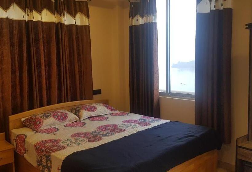 اتاق لوکس, Abhi's Homestay