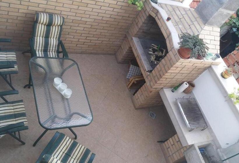 اتاق استاندارد با سرویس بهداشتی مشترک, Guest House Stari