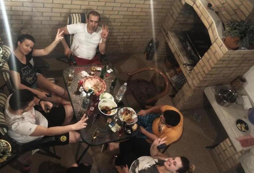 اتاق استاندارد با سرویس بهداشتی مشترک, Guest House Stari