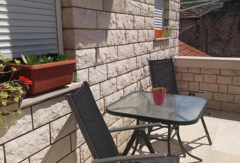 اتاق استاندارد با سرویس بهداشتی مشترک, Guest House Stari