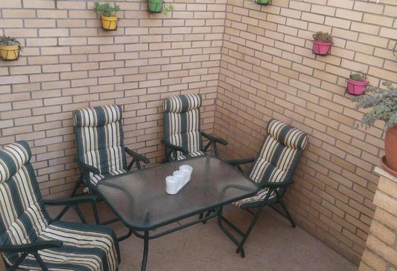 اتاق استاندارد سه تخته با سرویس بهداشتی مشترک, Guest House Stari