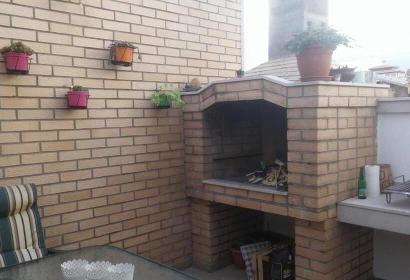 اتاق استاندارد سه تخته با سرویس بهداشتی مشترک, Guest House Stari