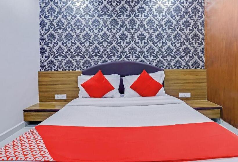 חדר דלוקס, Shiv Inn