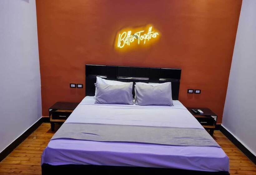 اتاق لوکس, Kmt Hostel
