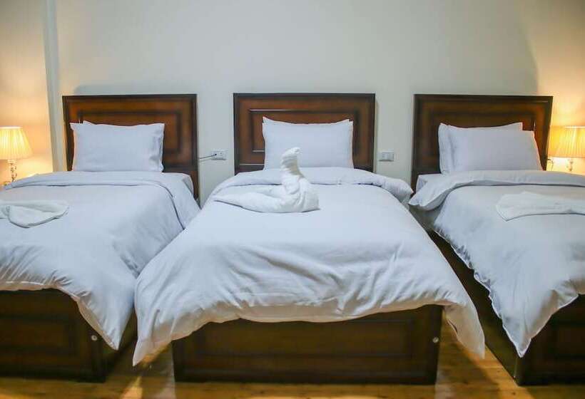 اتاق لوکس چهار تخته, Kmt Hostel