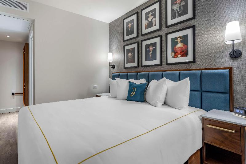 스탠다드 룸 킹사이즈 침대, The Draper New York, Tapestry Collection By Hilton