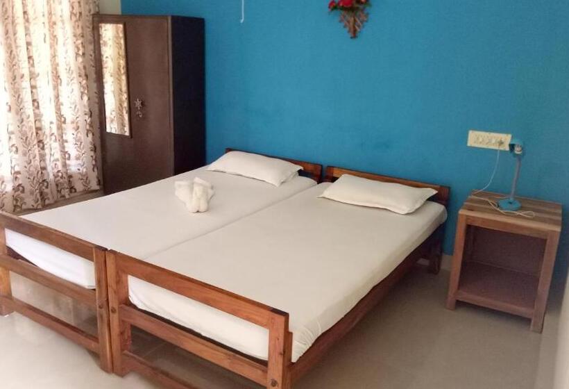 اتاق لوکس با بالکن, Green Garden Ayurvedic Resort & Green House