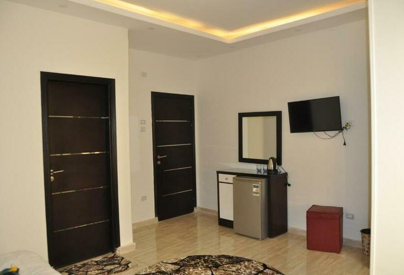 Comfort Triple Room, Tut Pyramids View