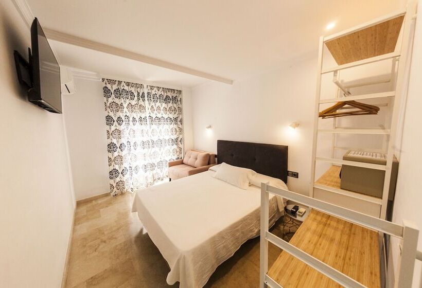 スタンダードトリプルルーム, Hostal Abril Nerja
