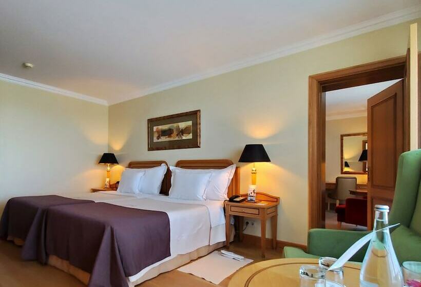 Quarto Familiar Comunicado, Cascais Miragem Health & Spa