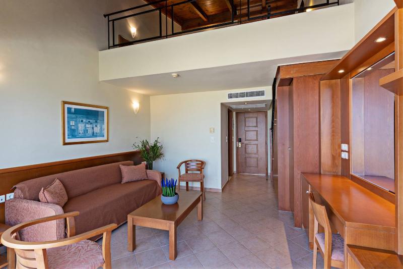 اتاق خانوادگی, Hydramis Palace Beach Resort