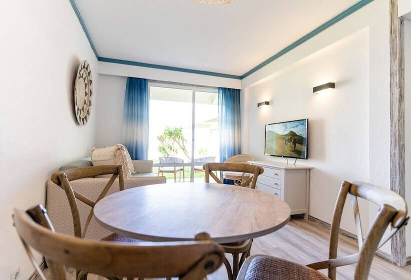 Апартаменты 1 Спальня Вид на Море, Vila Baleira Suites