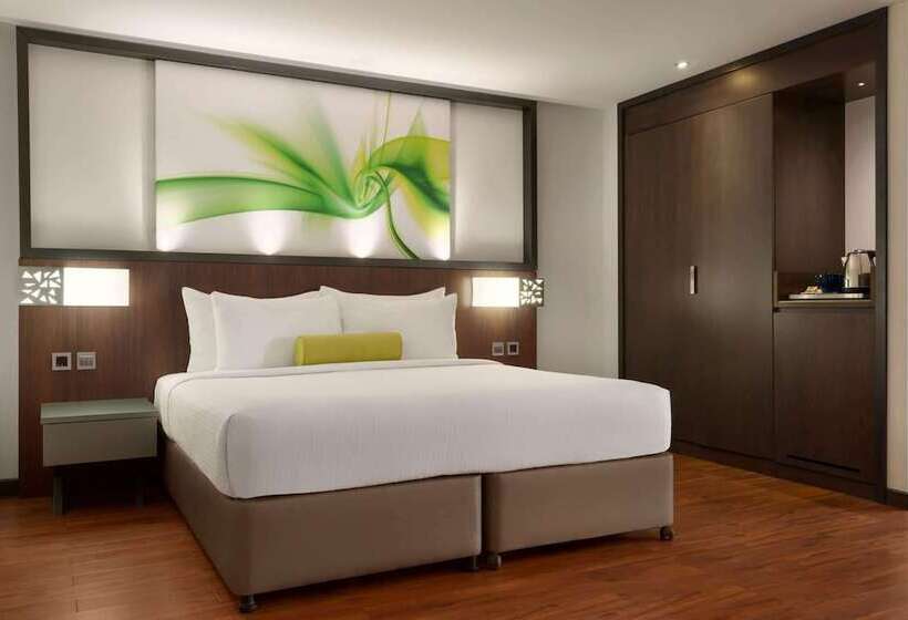 Полулюкс, Howard Johnson Plaza By Wyndham Dubai Deira