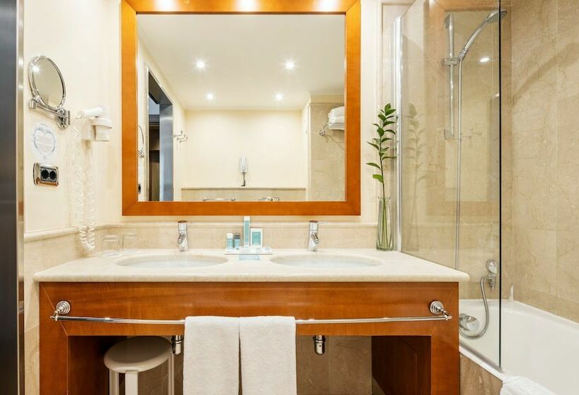 اتاق استاندارد سه نفره, Ilunion Aqua 4