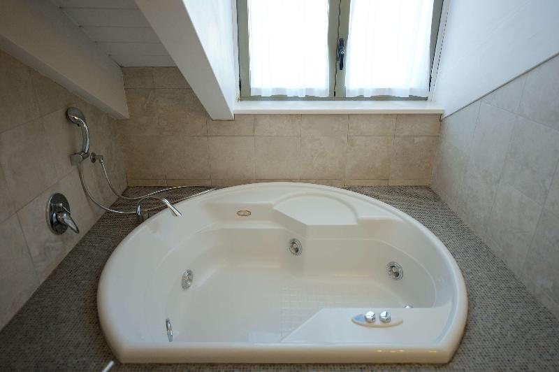 اتاق لوکس با تخت بزرگ, Best Western Crystal Palace