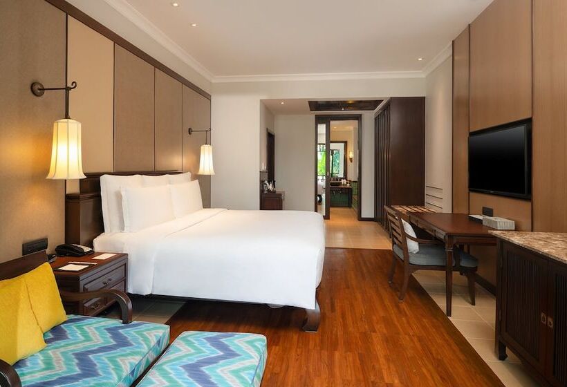 Номер Премиум Вид на Сад, Intercontinental Pattaya Resort, An Ihg