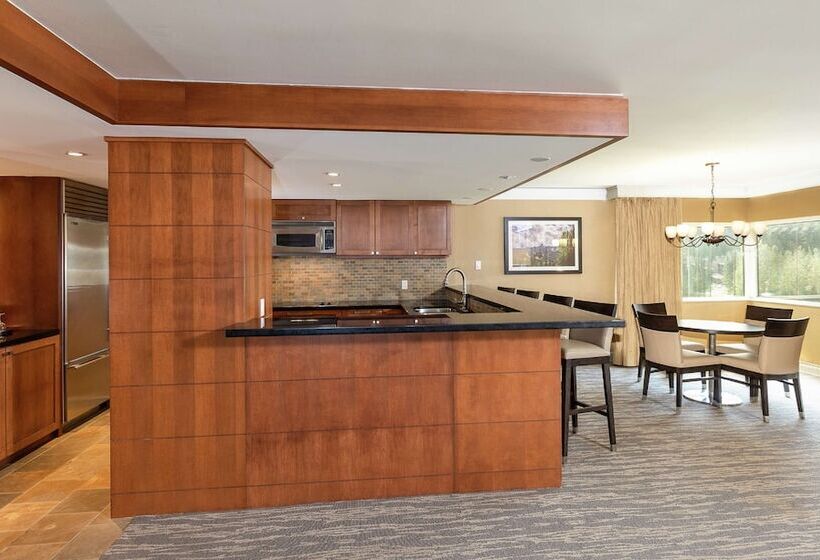 Люкс 2 Спальни, Hilton Whistler Resort & Spa